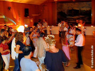 Salsa im Burghof in Eschweiler